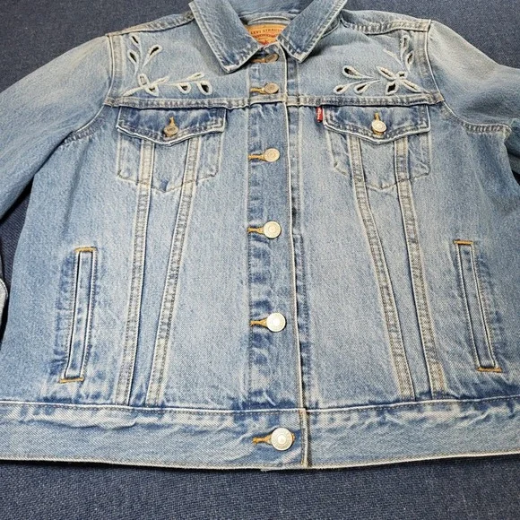 Levi Strauss & Co Womens Light Wash Denim Trucker Jacket Floral Eyelet Size L - Picture 4 of 9